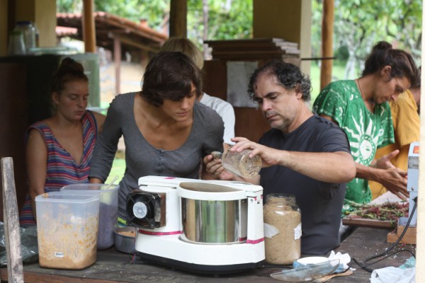 Making our own cocoa paste (without palm oil, milk or any chemical products)